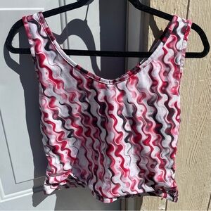 Stylish Wavy Pattern Crop Top - Red, Black, White